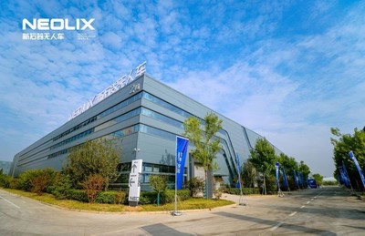 首台河南造无人配送车在安阳下线